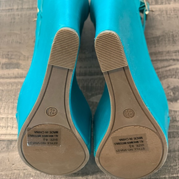 NWT Breckelle’s Aqua Wedges - Picture 4 of 6